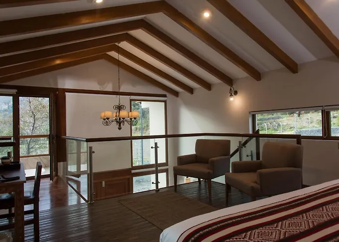 Hotel Del Pilar 5*
