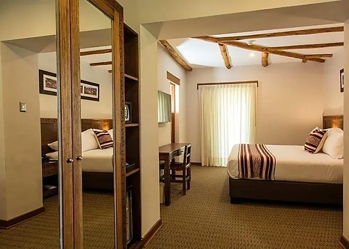 Hotel Del Pilar 5*